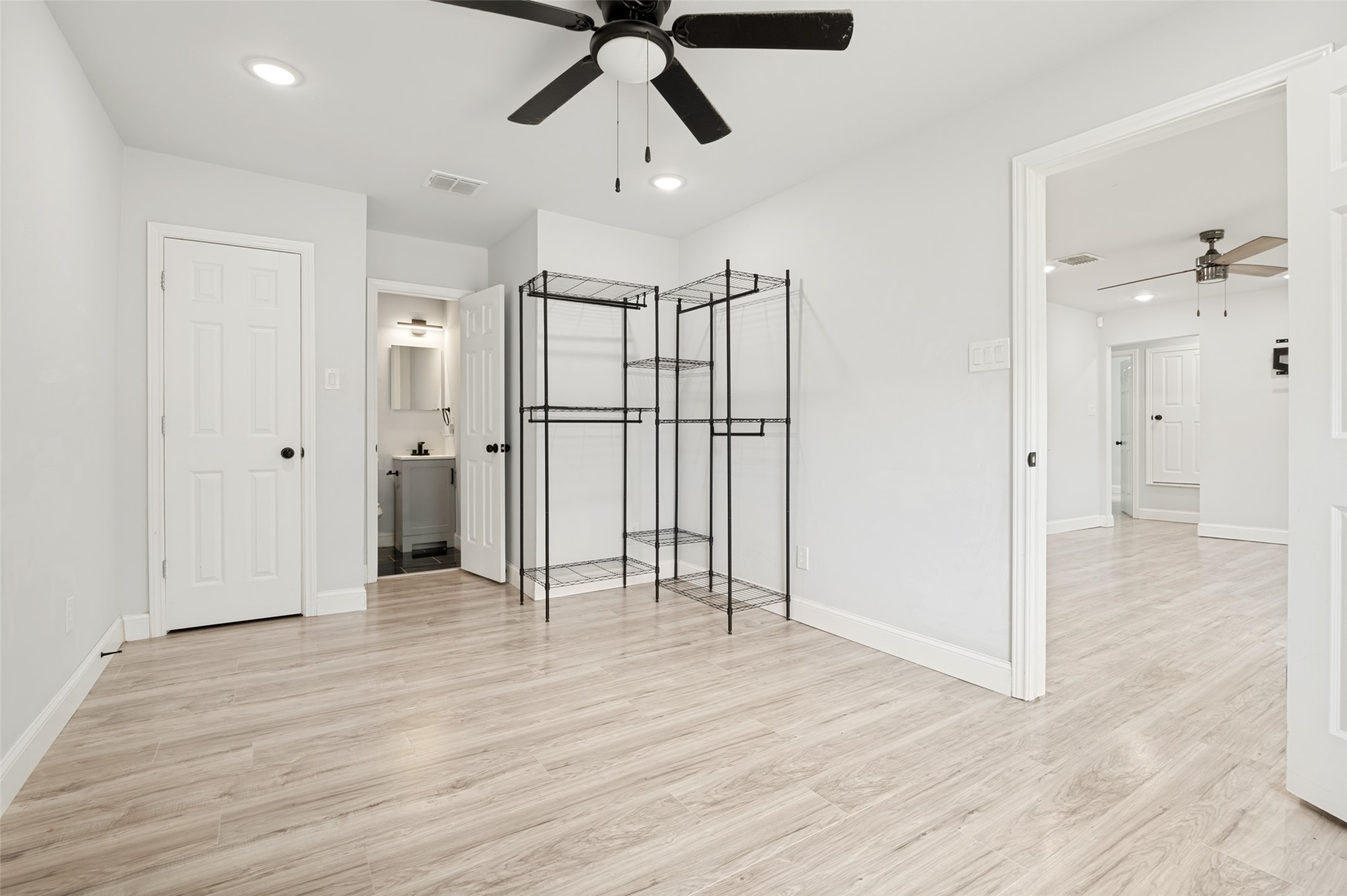 1301 Cardinal Street Arlington TX 76010