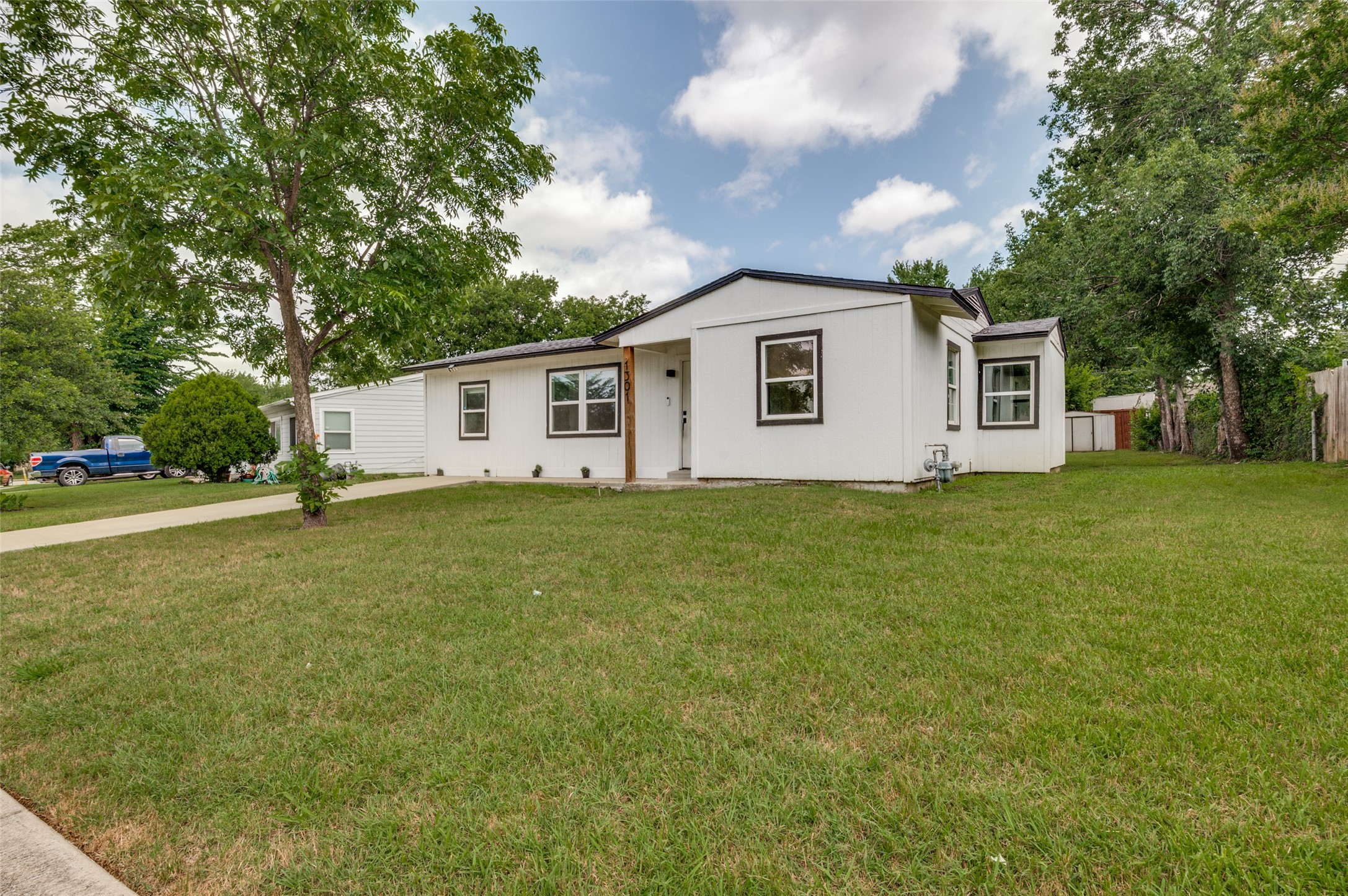1301 Cardinal Street Arlington TX 76010
