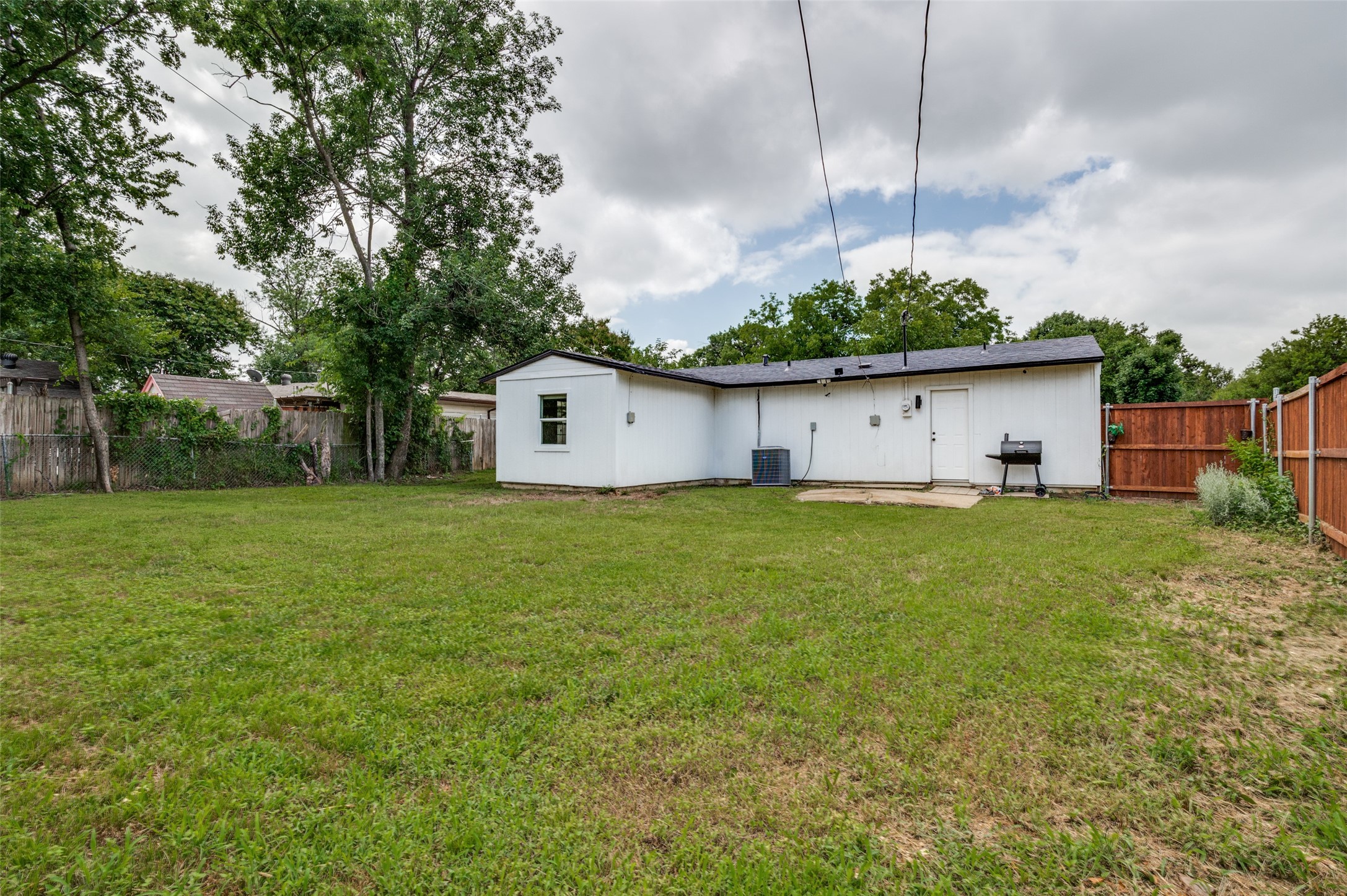 1301 Cardinal Street Arlington TX 76010