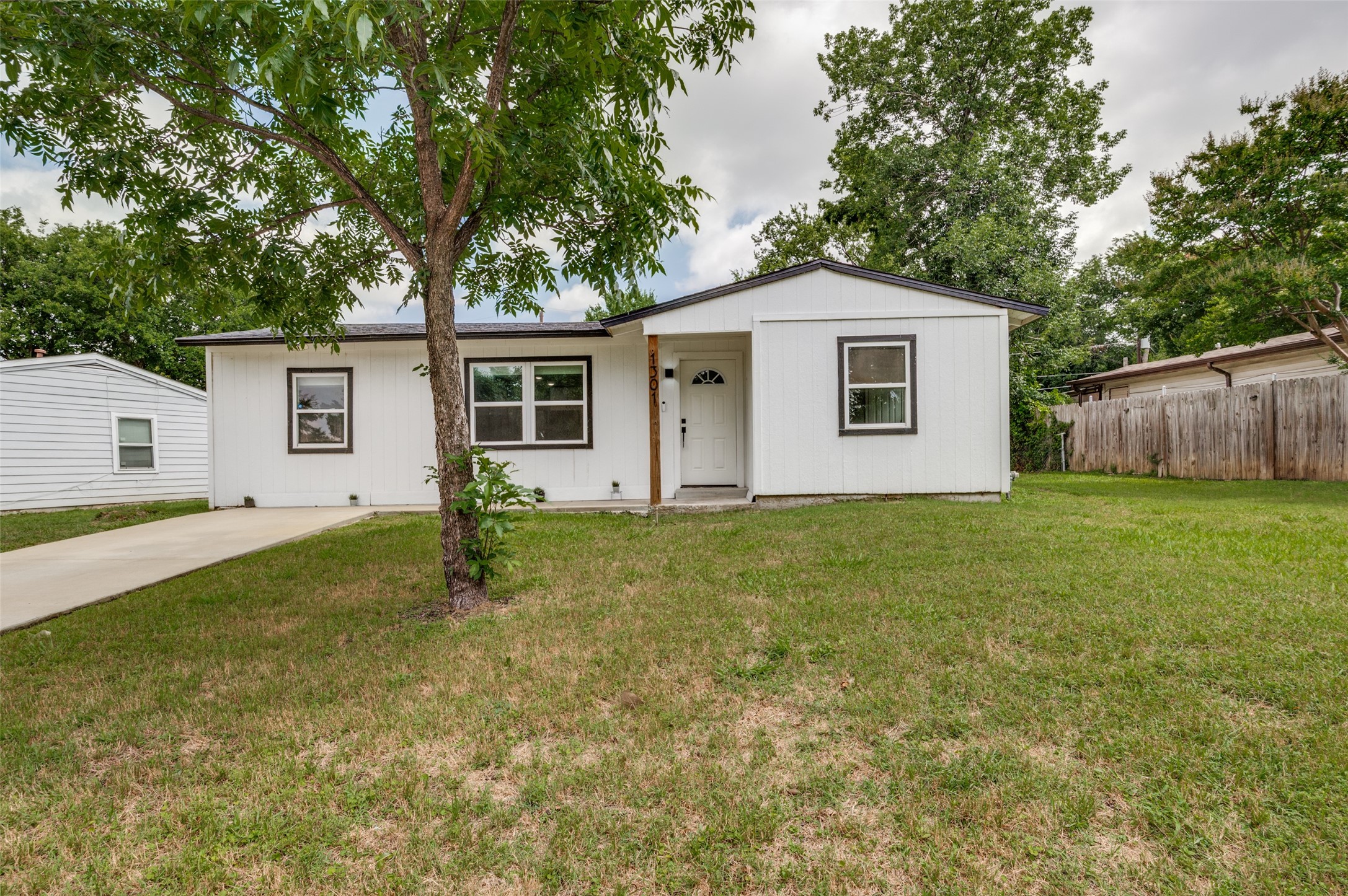 1301 Cardinal Street Arlington TX 76010