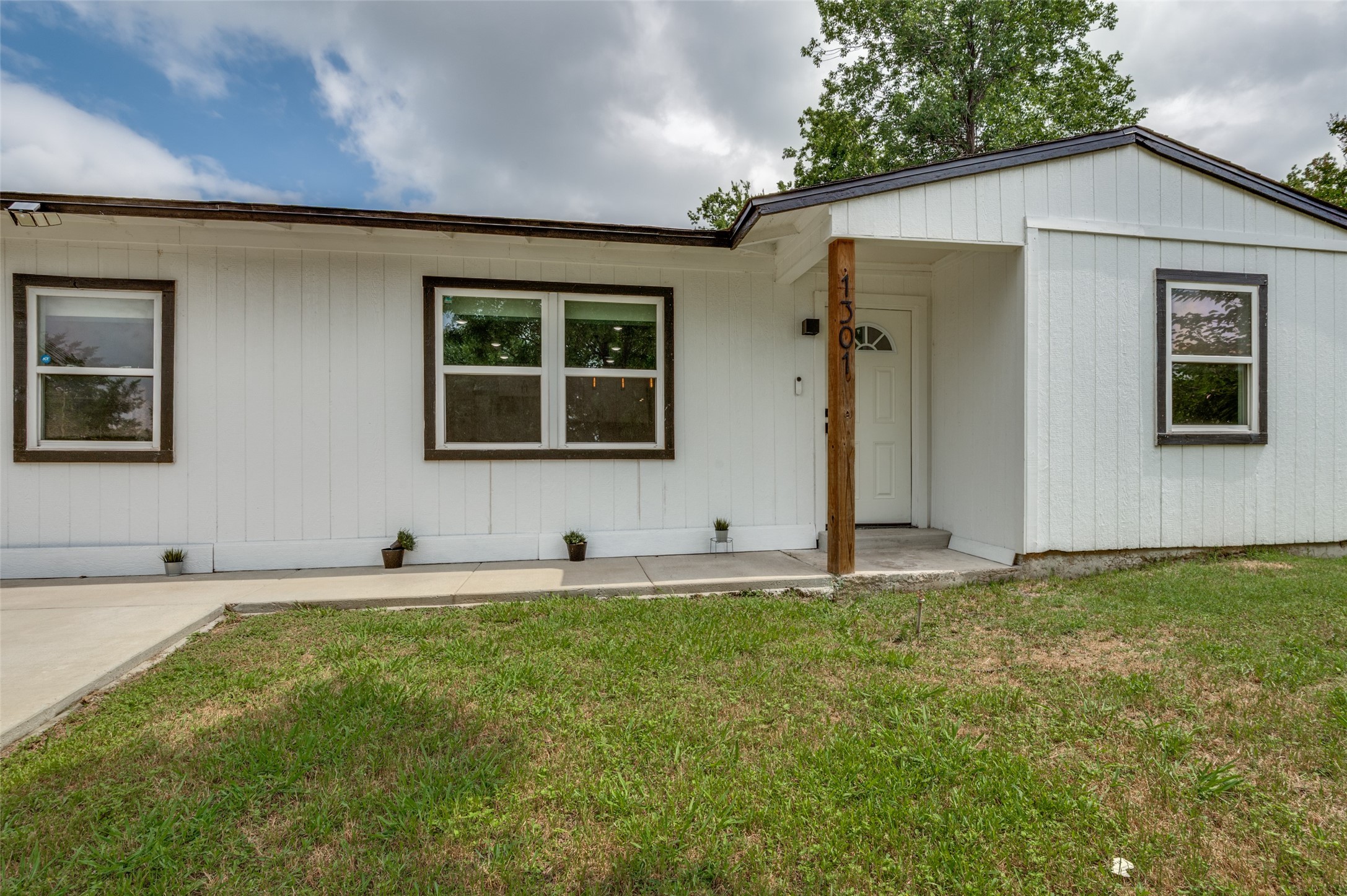 1301 Cardinal Street Arlington TX 76010