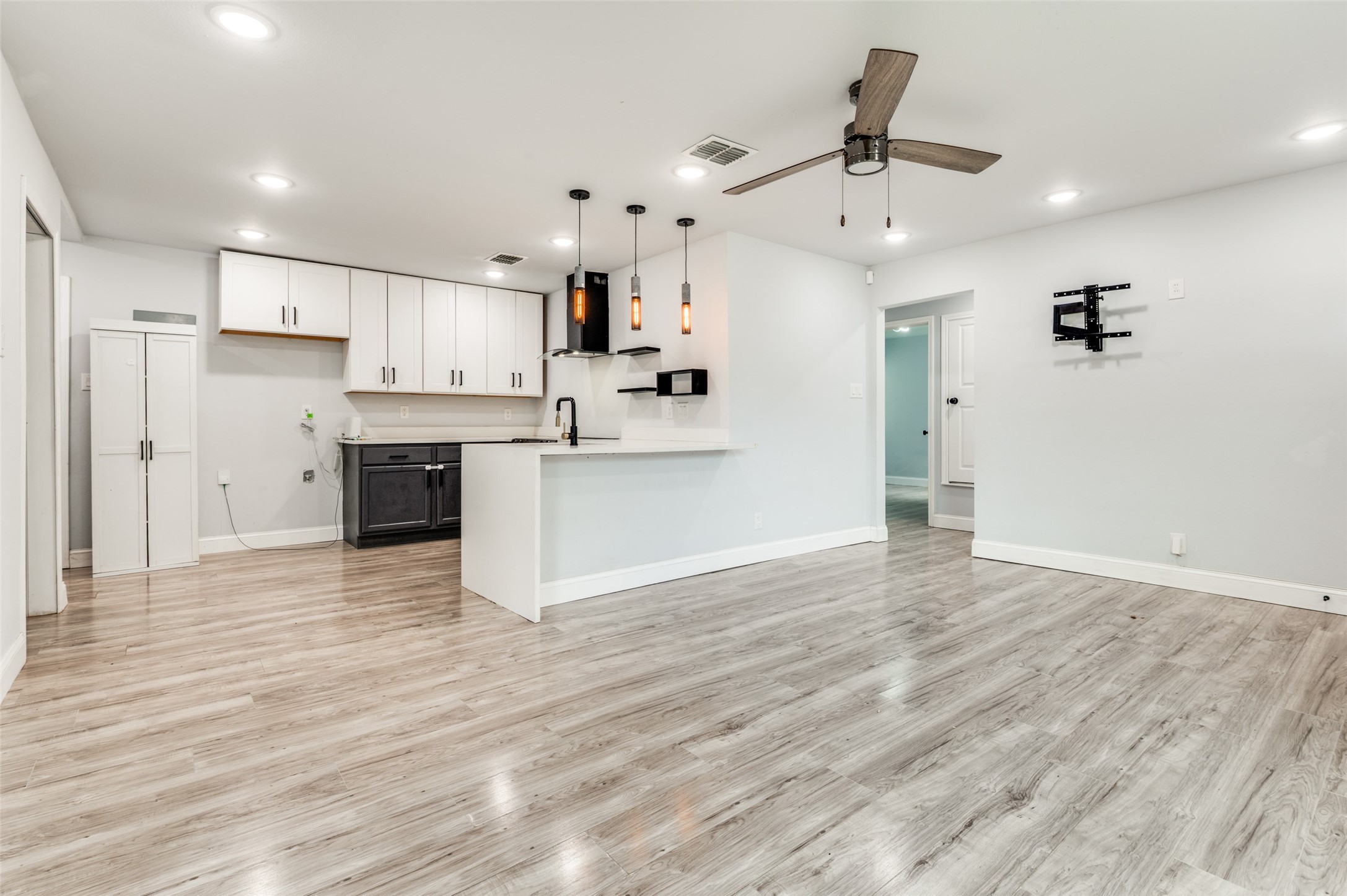 1301 Cardinal Street Arlington TX 76010
