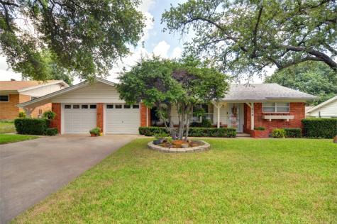 214 Mildred Lane Benbrook TX 76126