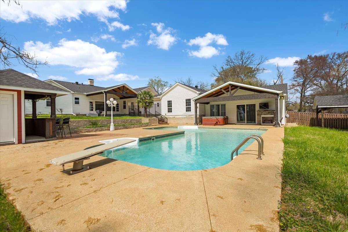 1609 Old Nacogdoches Road Henderson TX 75654