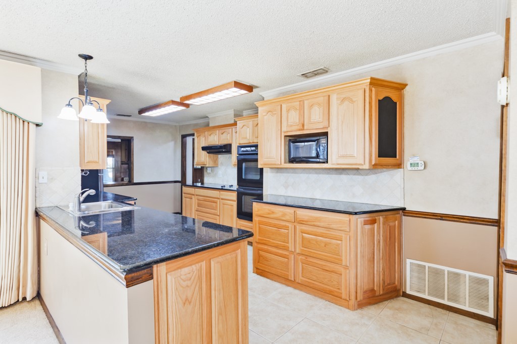 8752 Fm 1749 Sunset TX 76270