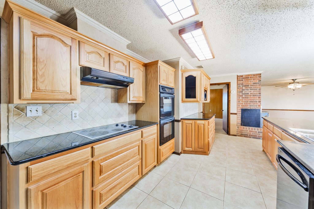 8752 Fm 1749 Sunset TX 76270
