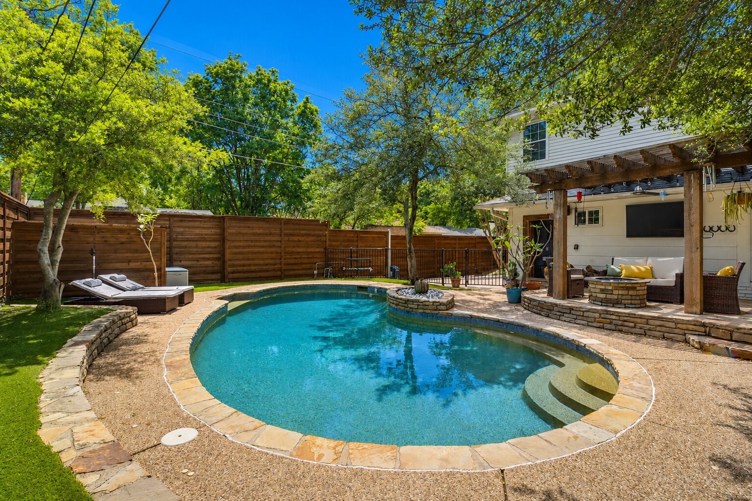 917 Fernwood Drive Richardson TX 75080