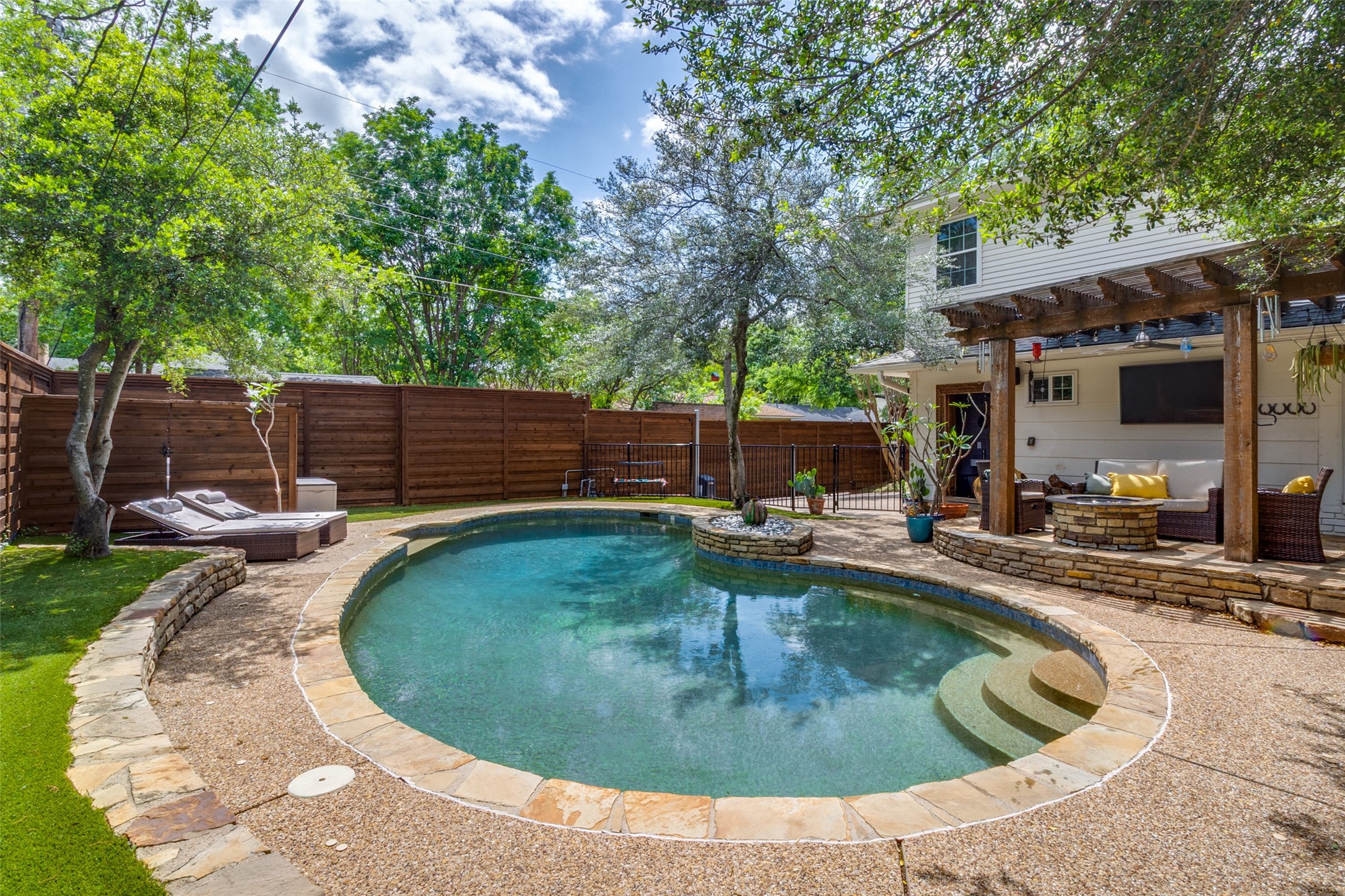 917 Fernwood Drive Richardson TX 75080