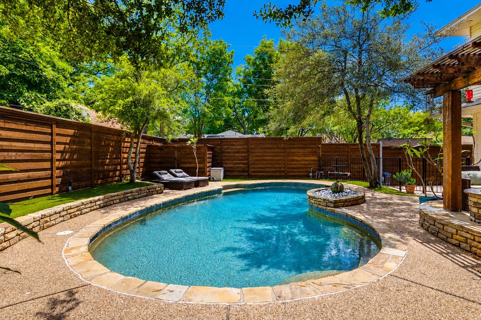 917 Fernwood Drive Richardson TX 75080