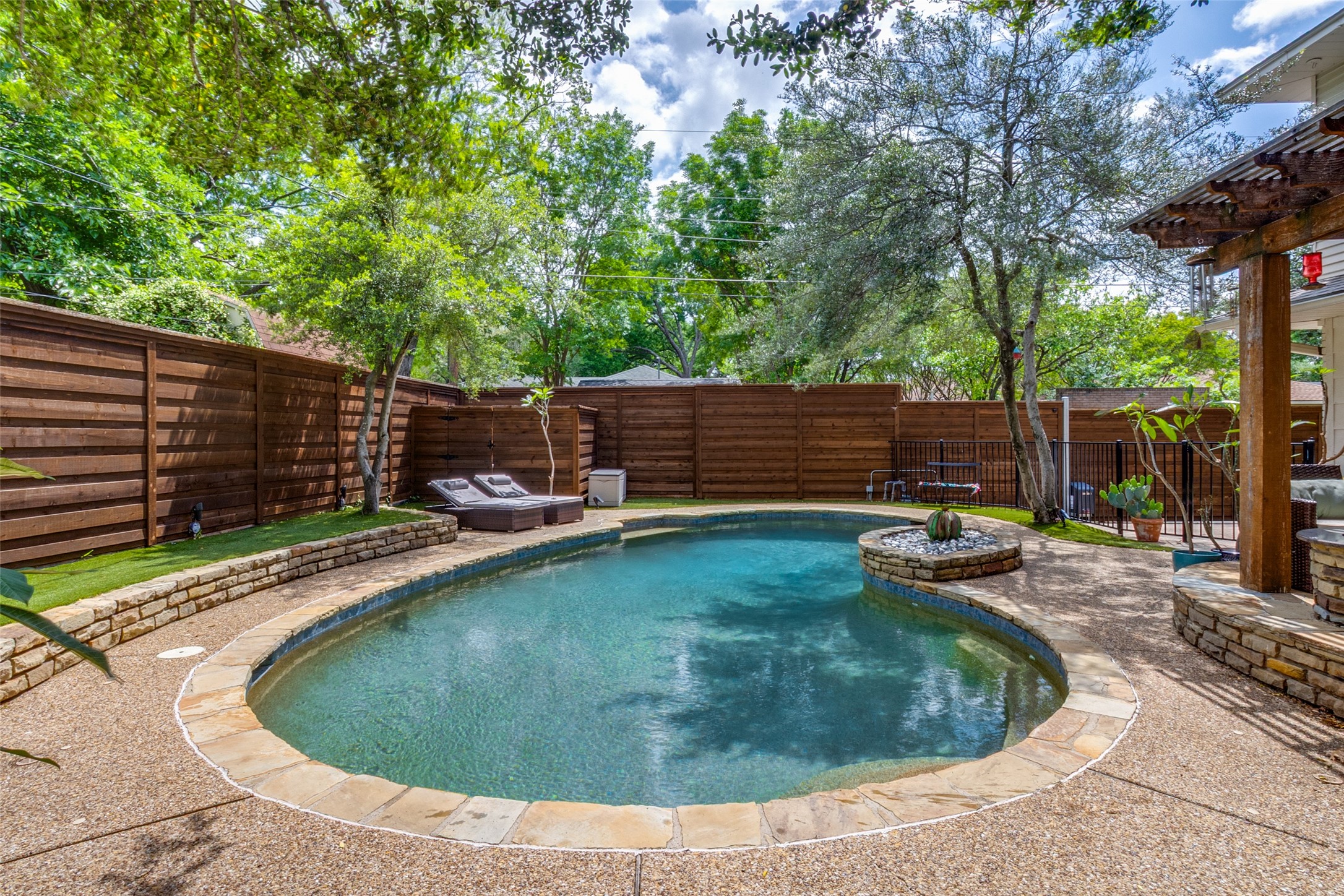 917 Fernwood Drive Richardson TX 75080