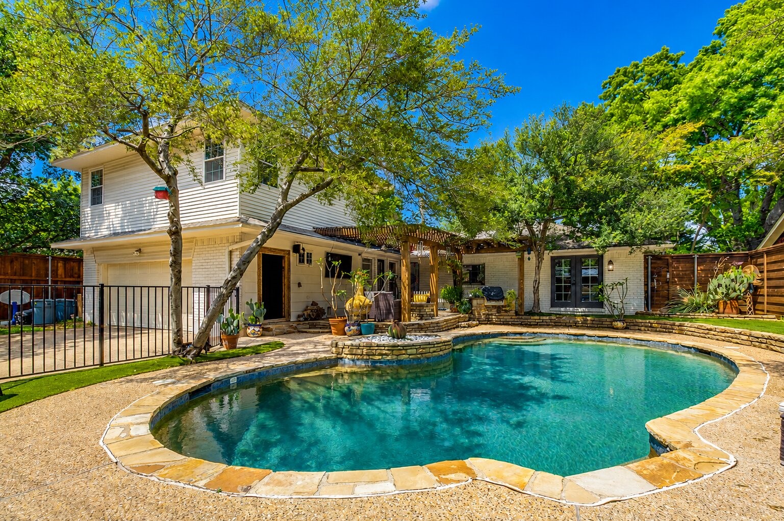 917 Fernwood Drive Richardson TX 75080