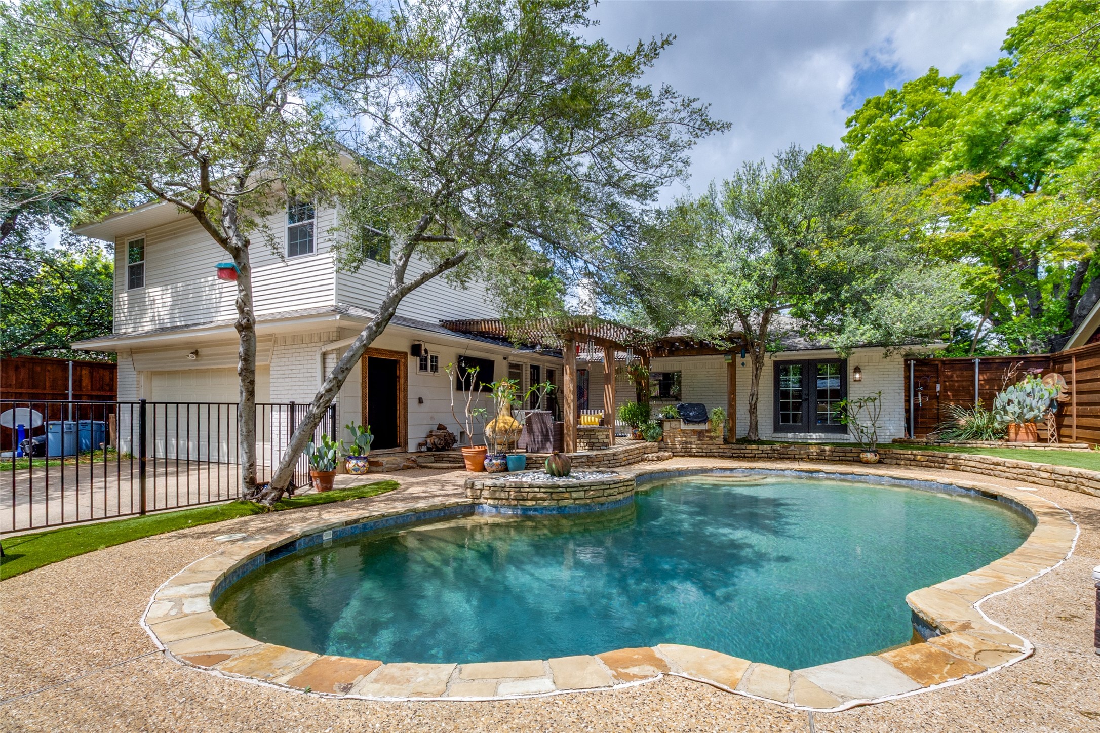 917 Fernwood Drive Richardson TX 75080