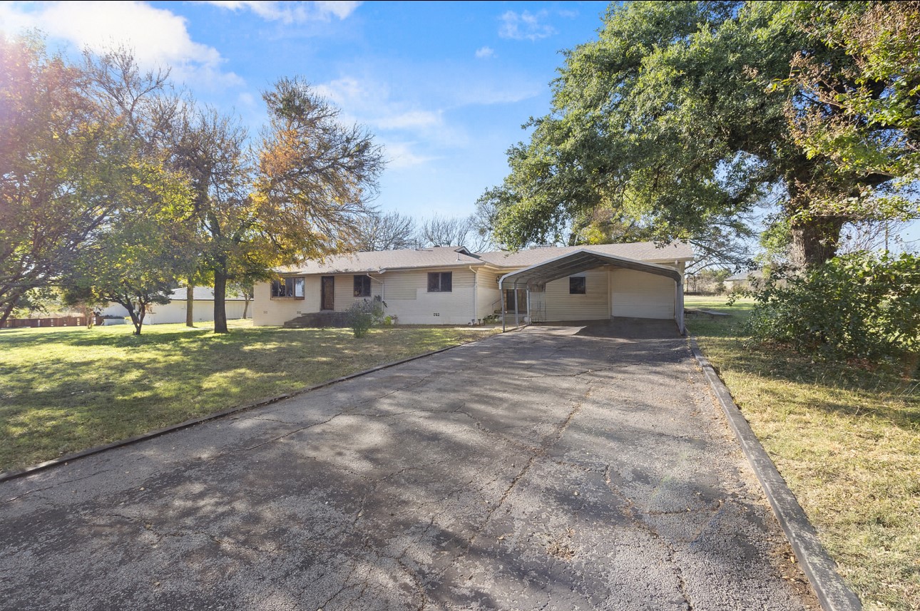 1829 N Main Street Weatherford TX 76085