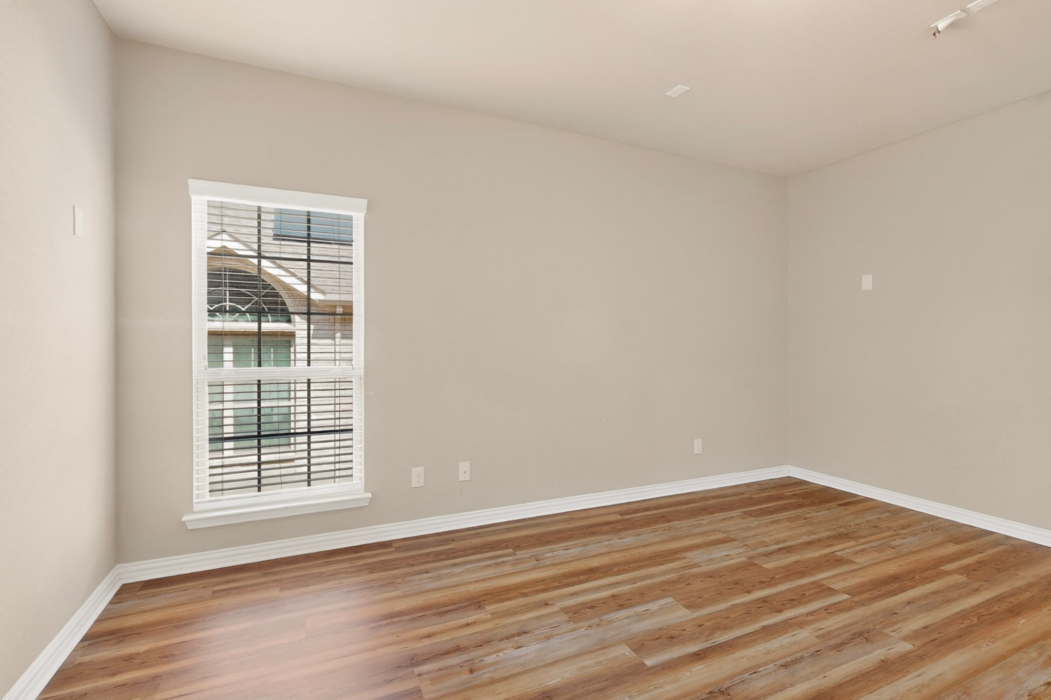 852 State Street Desoto TX 75115