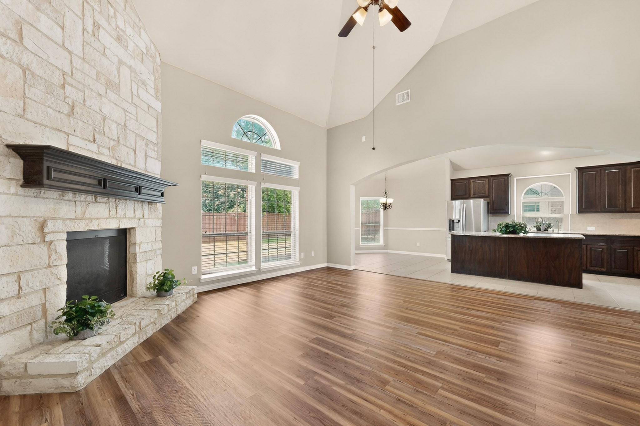 852 State Street Desoto TX 75115
