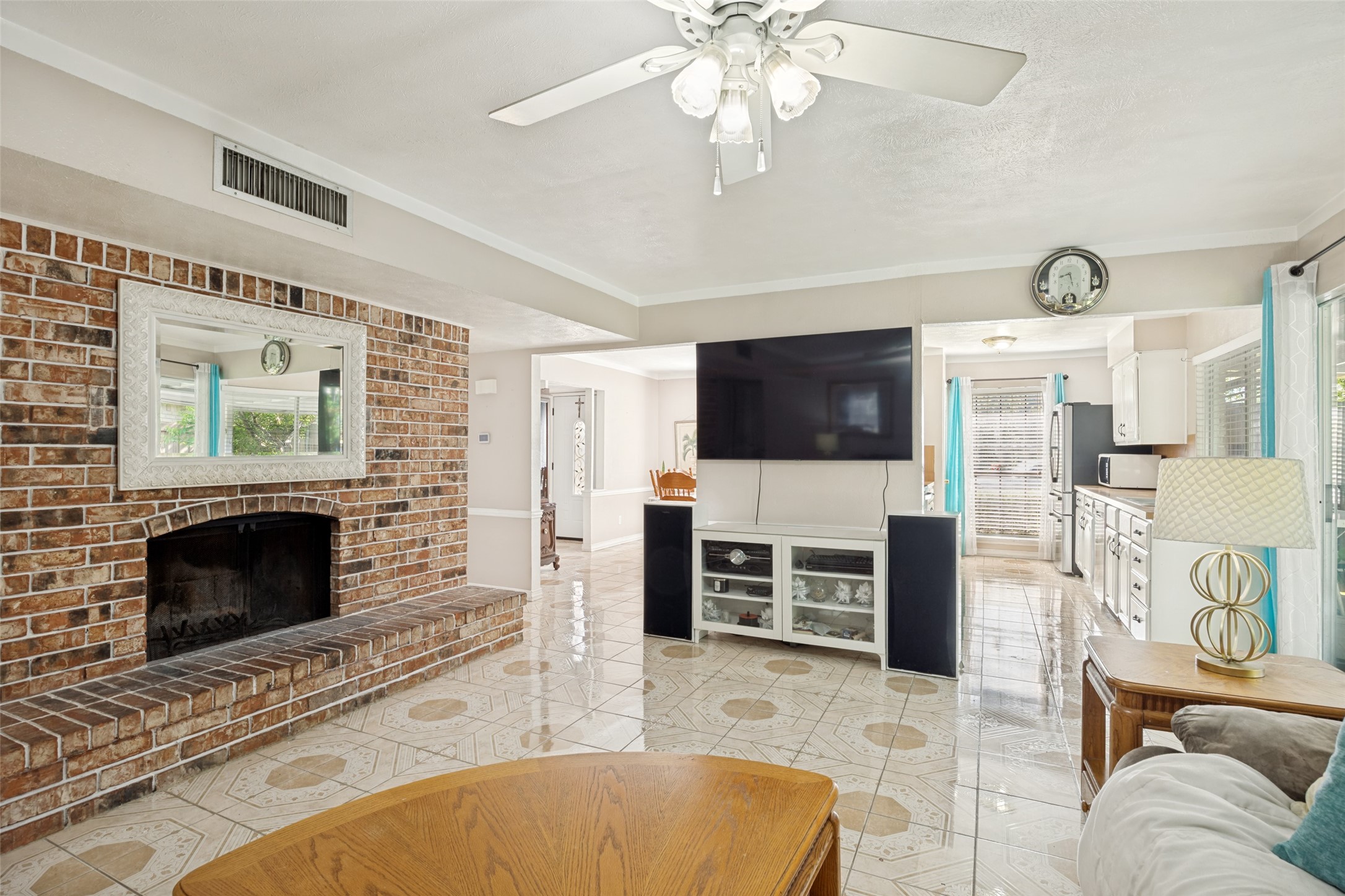 1429 Meandering Way Garland TX 75040