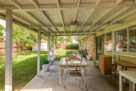 1429 Meandering Way Garland TX 75040