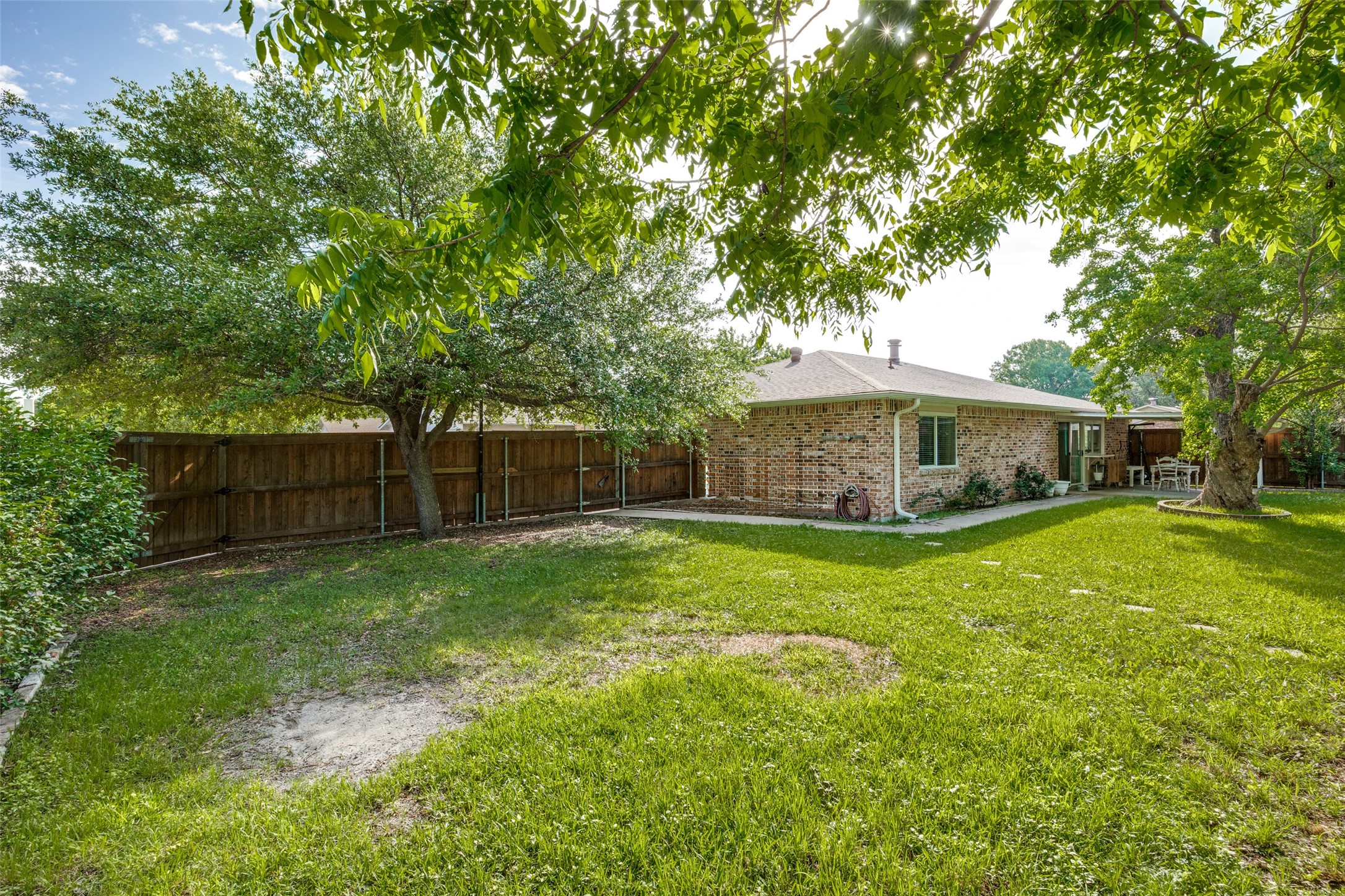 1429 Meandering Way Garland TX 75040