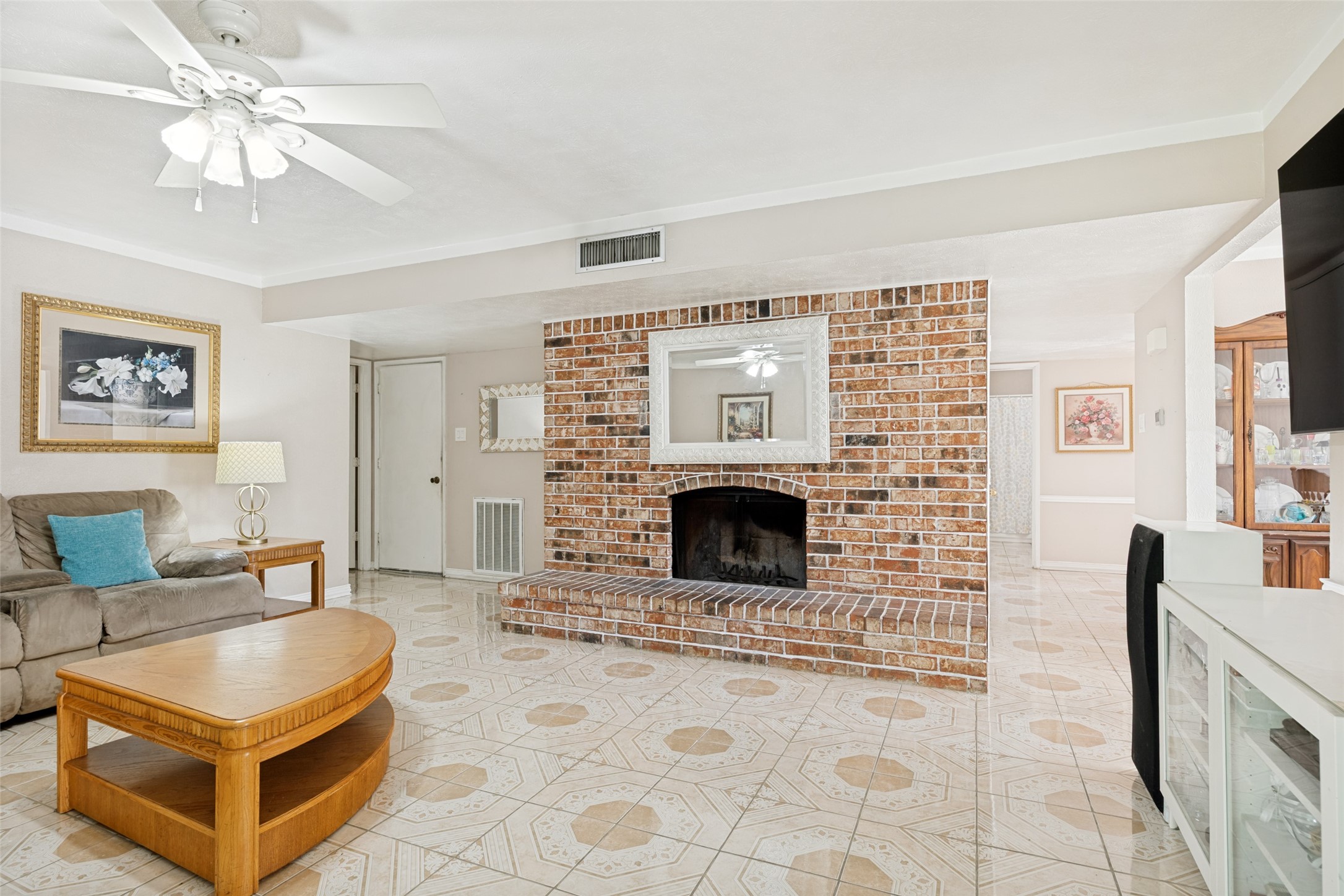 1429 Meandering Way Garland TX 75040
