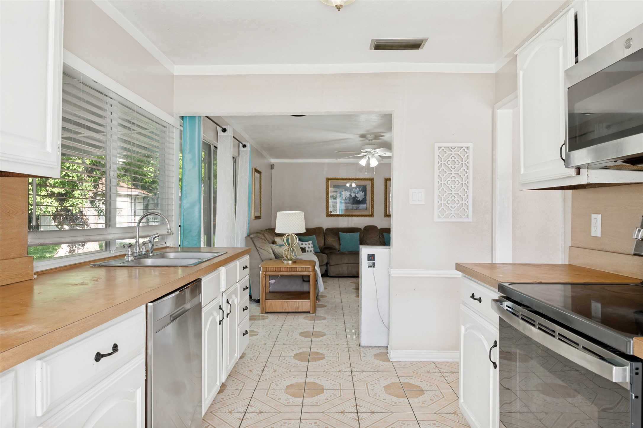 1429 Meandering Way Garland TX 75040