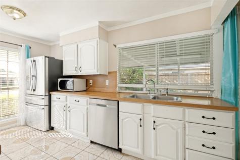 1429 Meandering Way Garland TX 75040