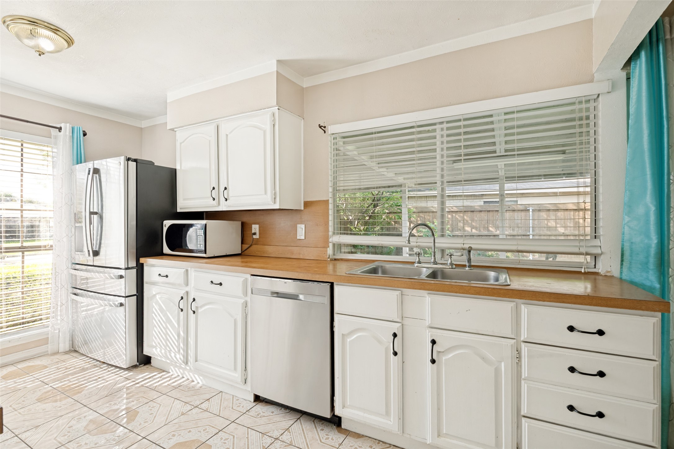 1429 Meandering Way Garland TX 75040