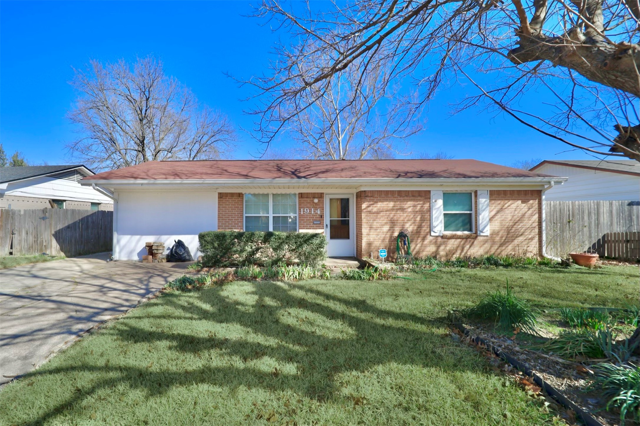 1914 Del Oak Drive Mesquite TX 75149