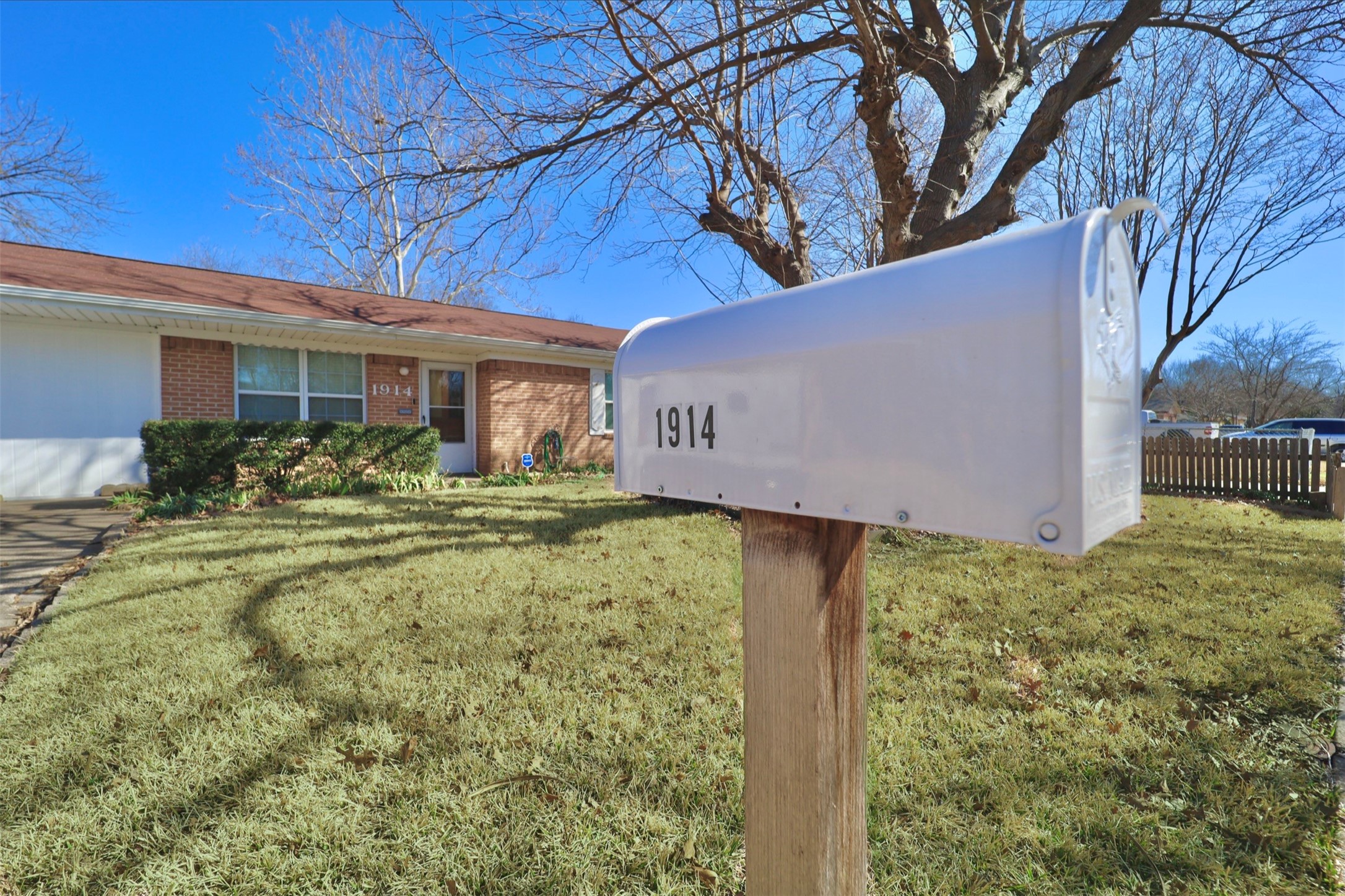1914 Del Oak Drive Mesquite TX 75149