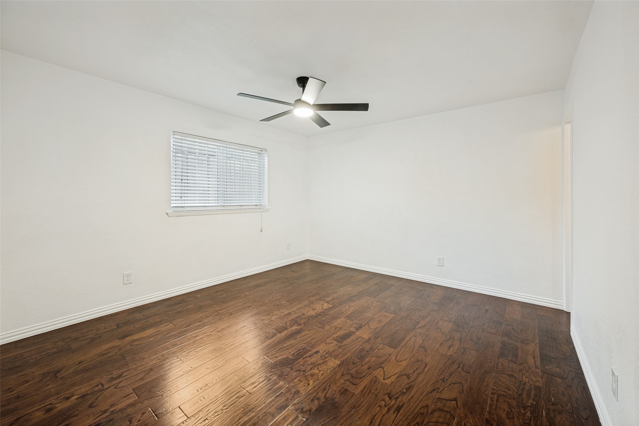 625 Kingston Drive Grand Prairie TX 75051