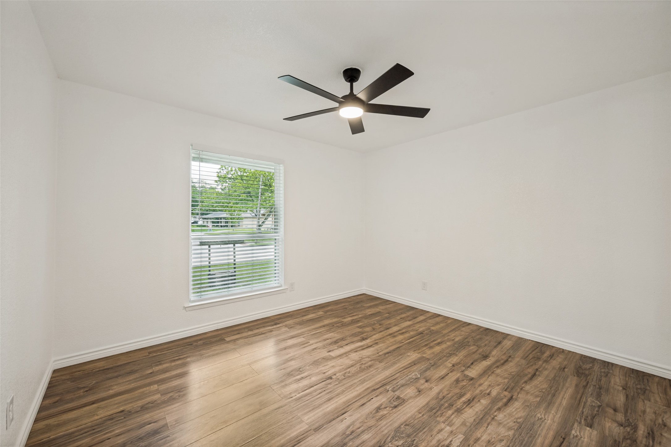 625 Kingston Drive Grand Prairie TX 75051