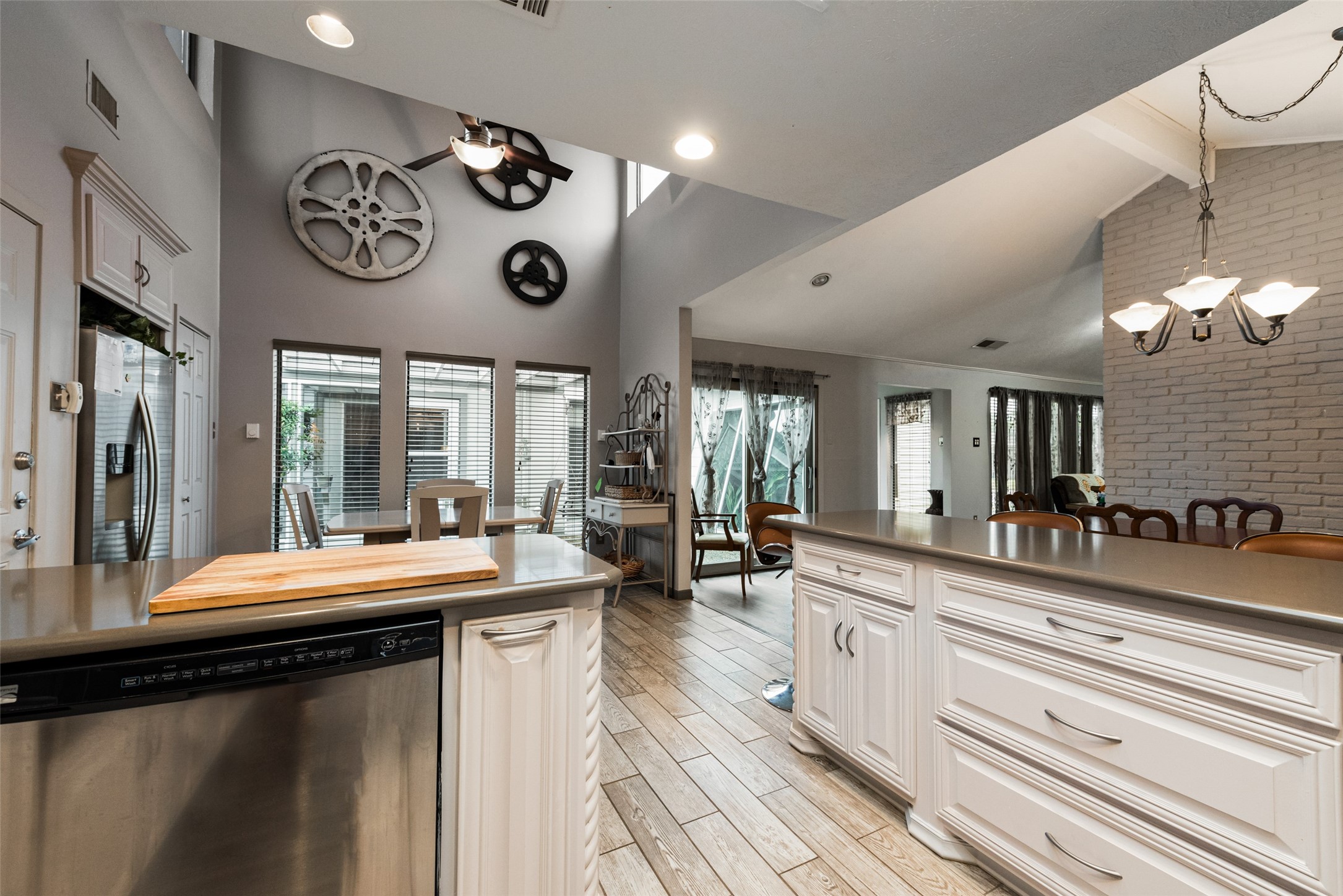 6805 Fernshaw Drive Dallas TX 75248