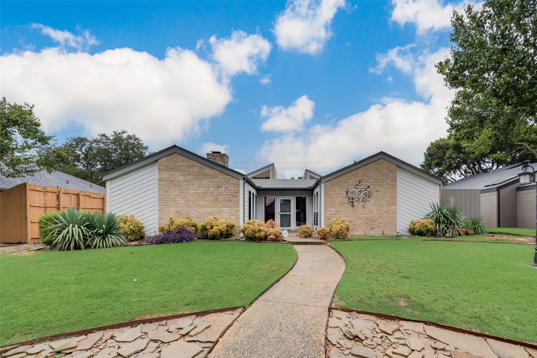 6805 Fernshaw Drive Dallas TX 75248
