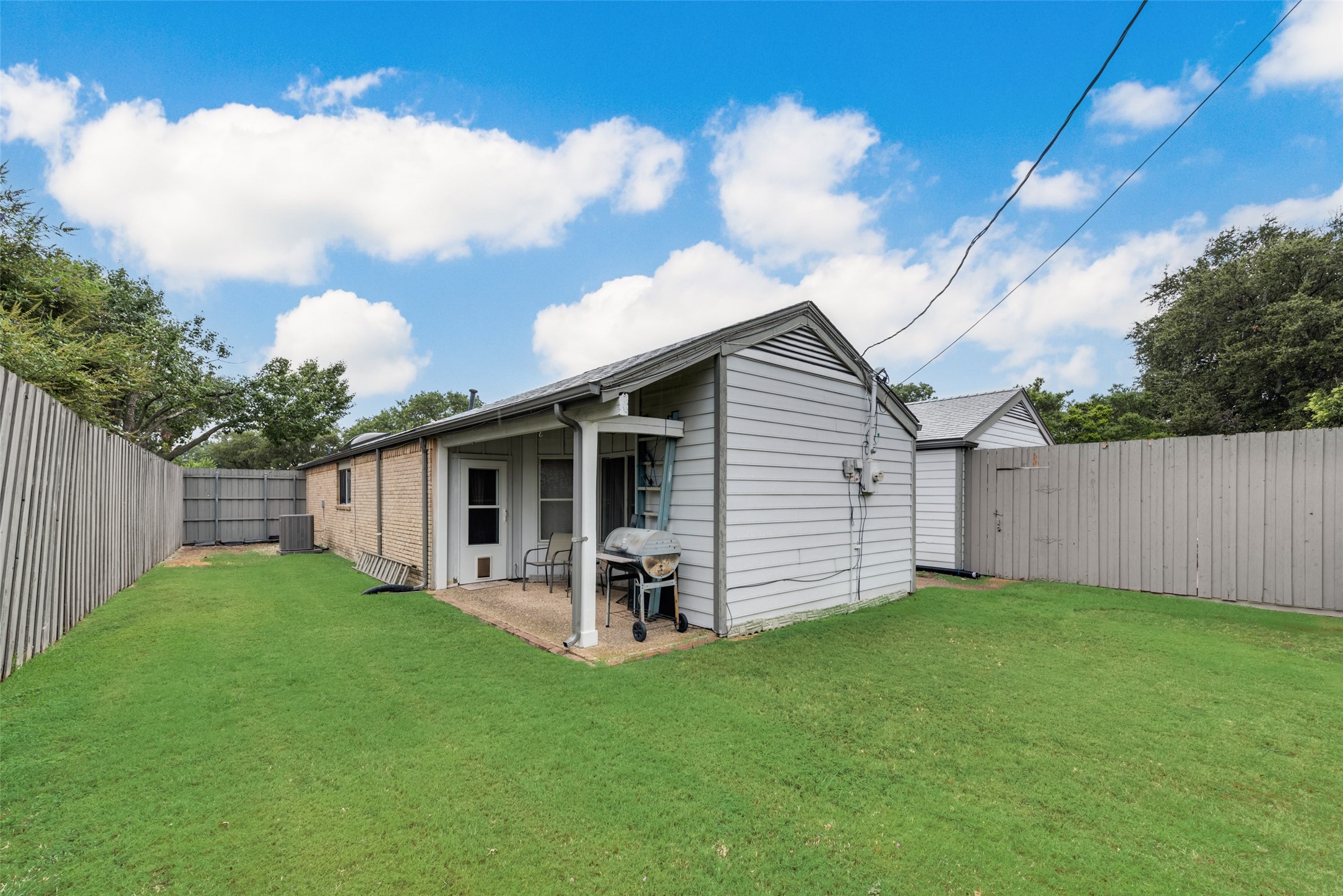 6805 Fernshaw Drive Dallas TX 75248