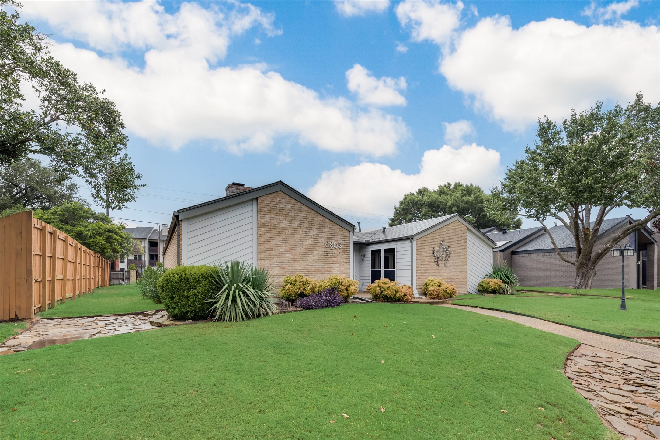 6805 Fernshaw Drive Dallas TX 75248