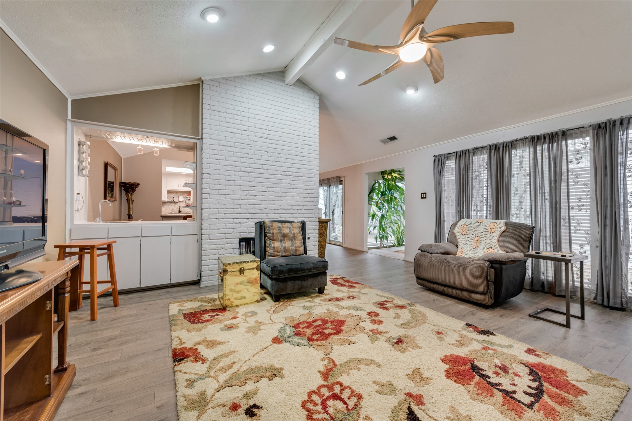 6805 Fernshaw Drive Dallas TX 75248