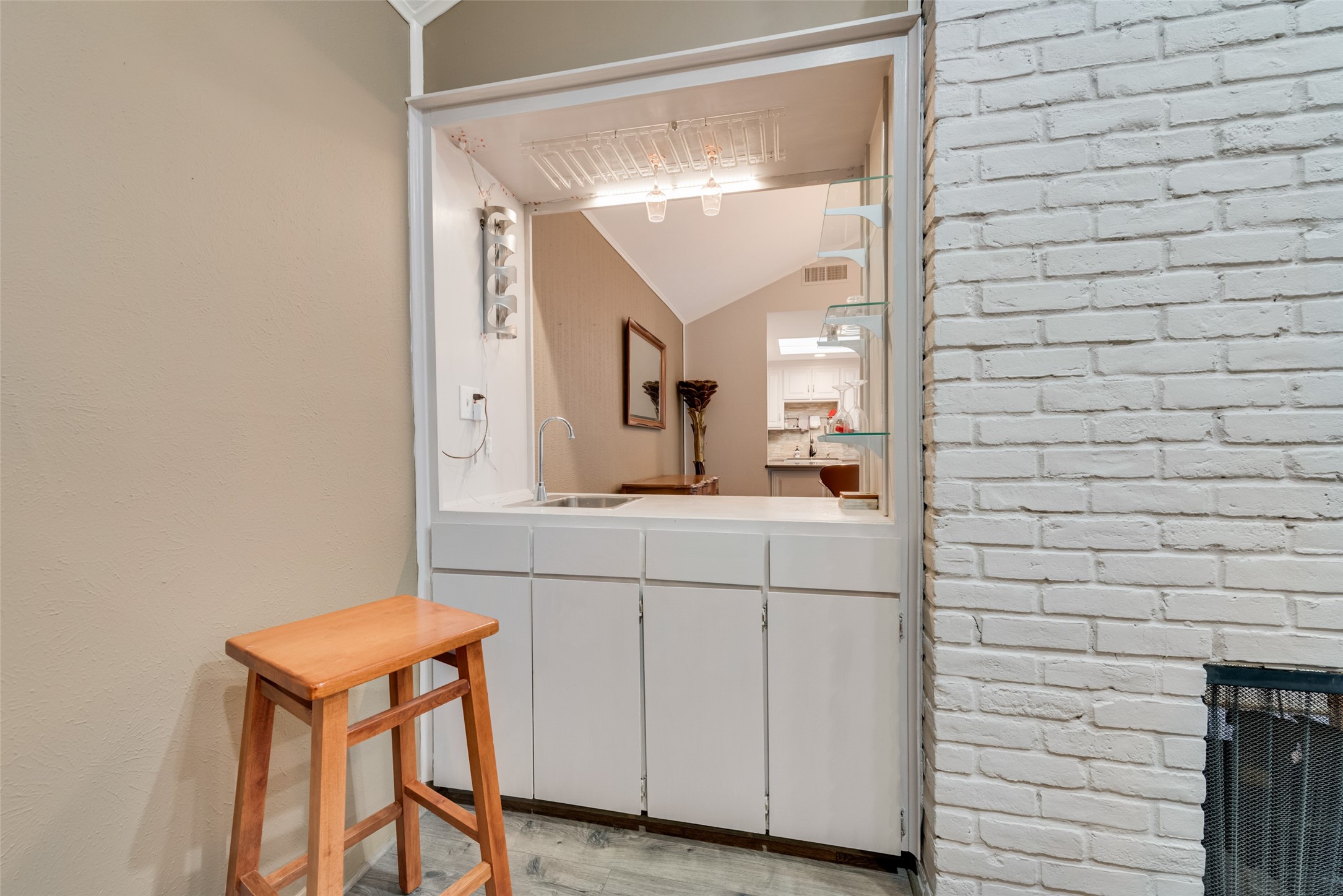 6805 Fernshaw Drive Dallas TX 75248