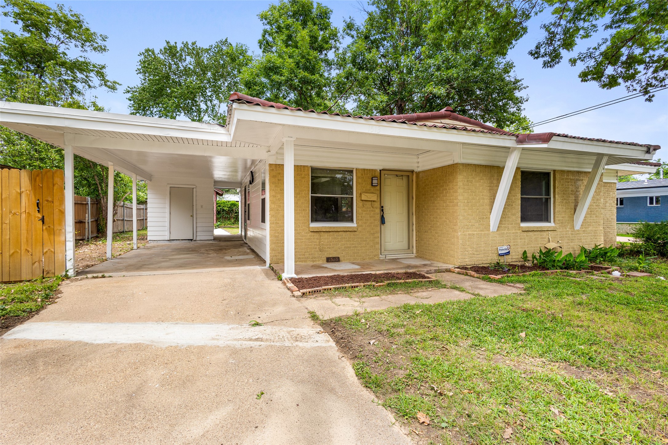 1513 Park Place Irving TX 75061