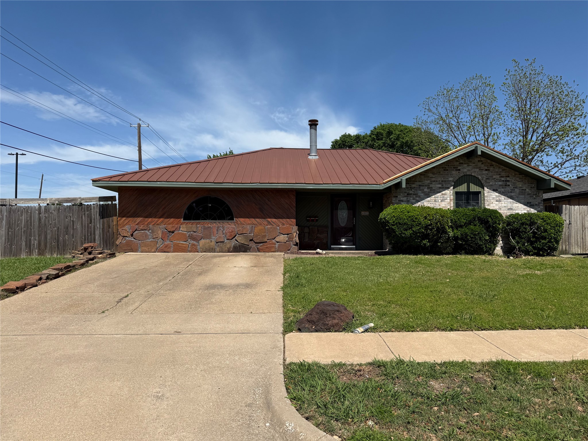 4902 Stagecoach Lane Garland TX 75043