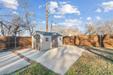 1021 Poe Street Azle TX 76020