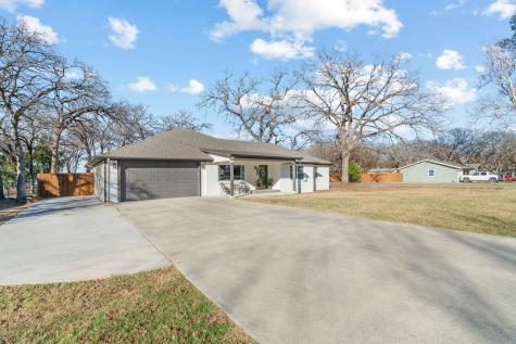 1021 Poe Street Azle TX 76020