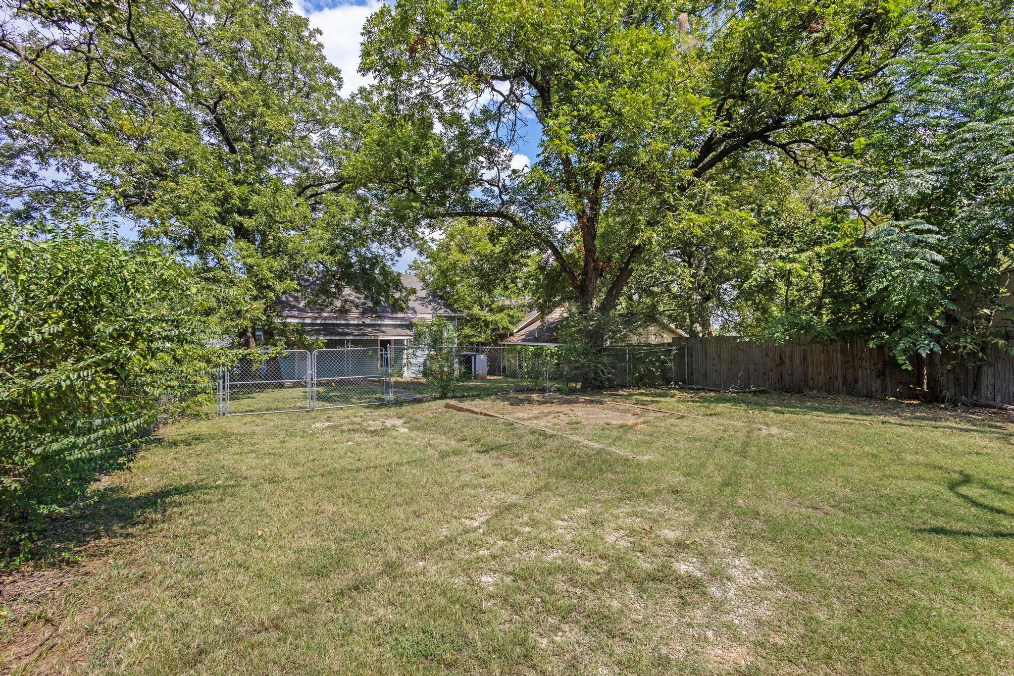 904 W Shepherd Denison TX 75020