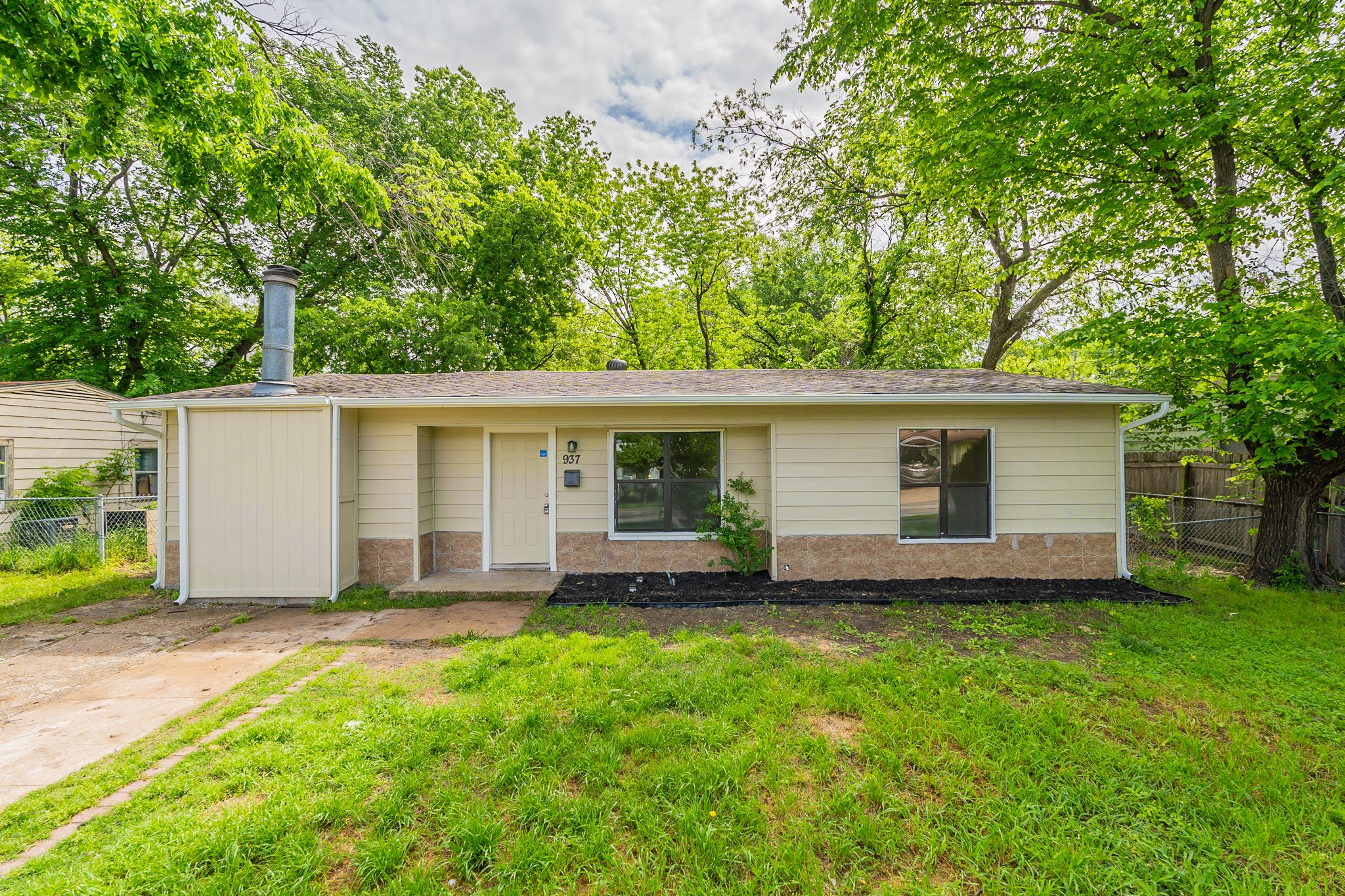 937 Indian Hills Drive Grand Prairie TX 75051