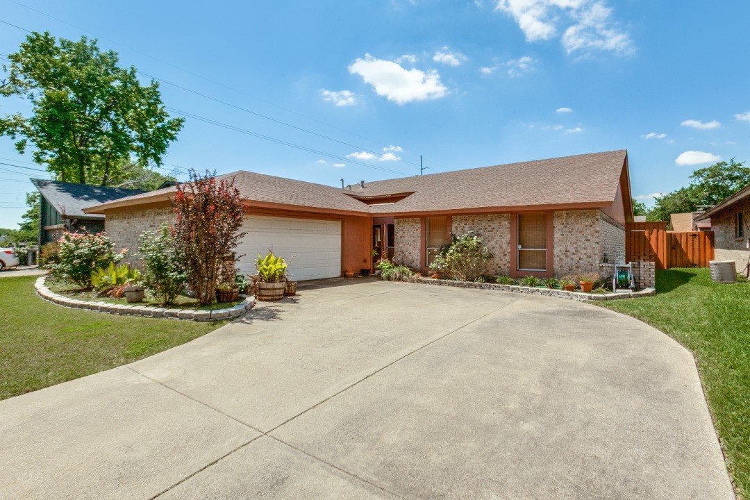 2205 Phoenix Drive Garland TX 75040