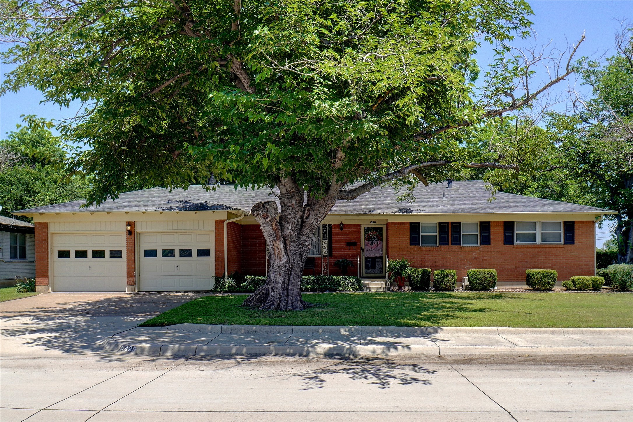 5425 Bonnie Wayne Street Haltom City TX 76117