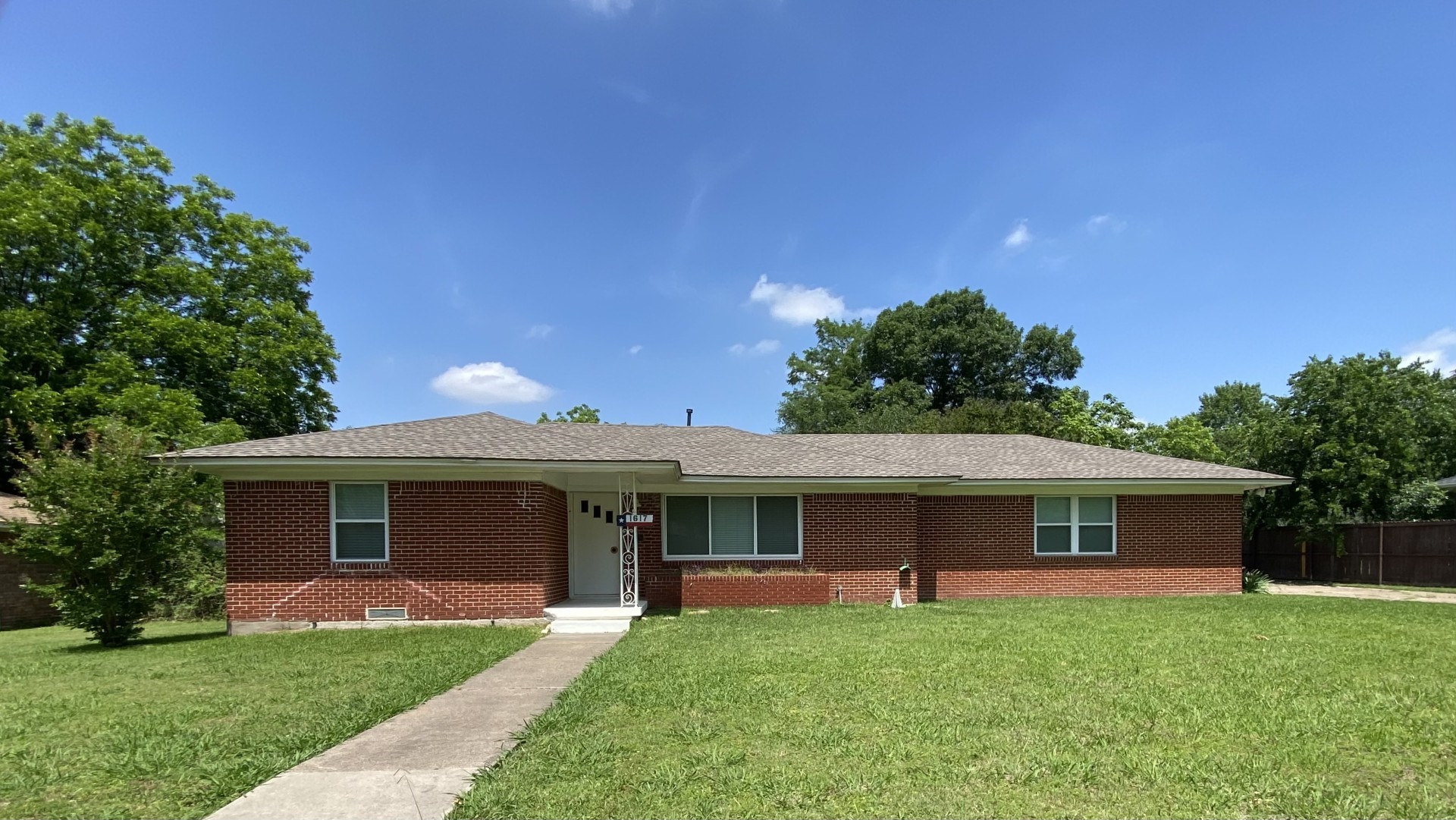 1617 Blackhawk Lane Garland TX 75043