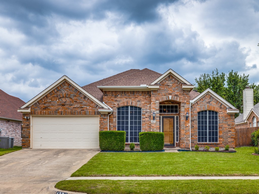 4224 Tiffany Trail Grand Prairie TX 75052