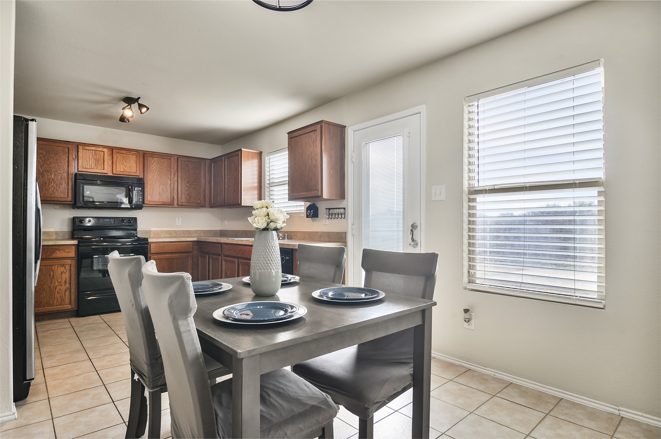 1930 Castaway Drive Dallas TX 75051
