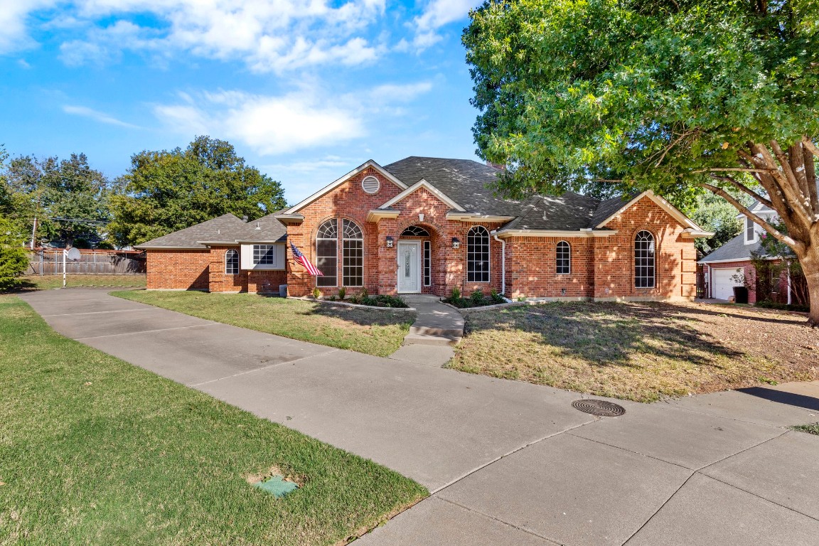 1601 Warwickshire Court W Bedford TX 76021