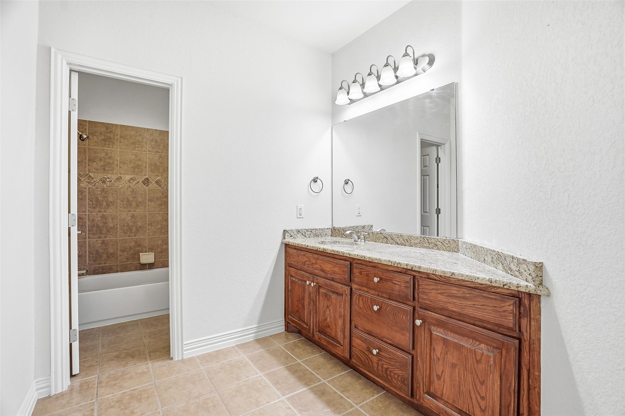 1825 Spinnaker Lane Azle TX 76020