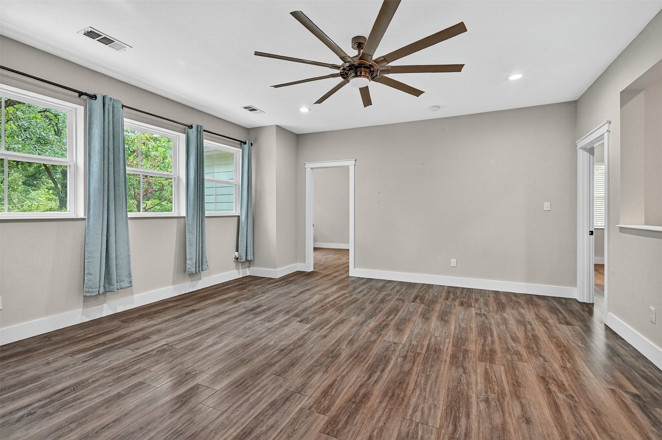 610 Deleon Street Denison TX 75020